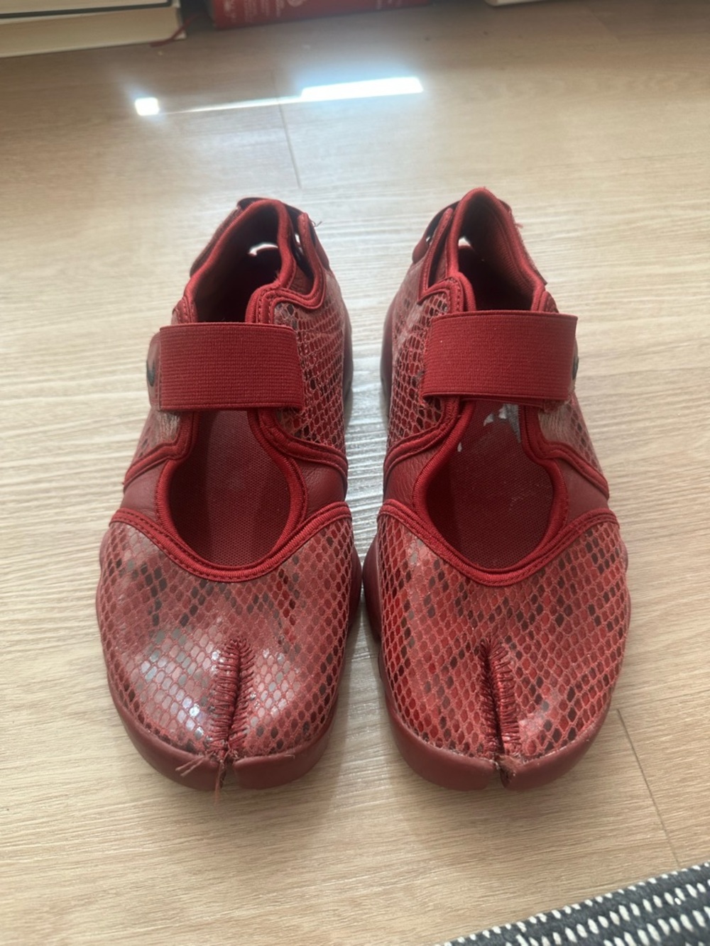 Nike Women's red Knit Split-Toe Sneakers